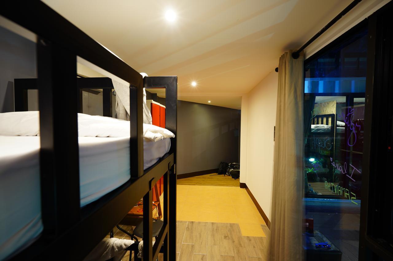 At Box Hostel Chiang Mai Exterior photo