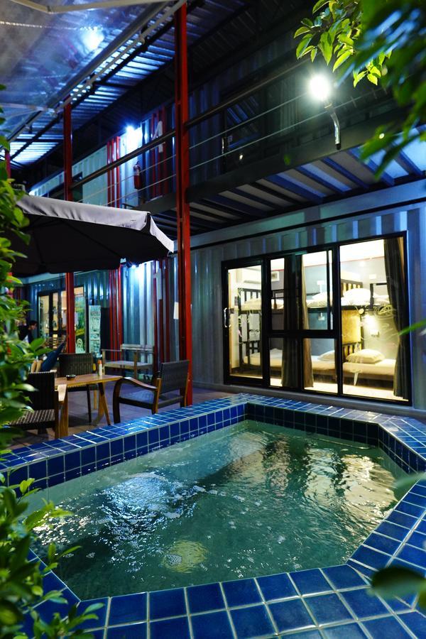 At Box Hostel Chiang Mai Exterior photo