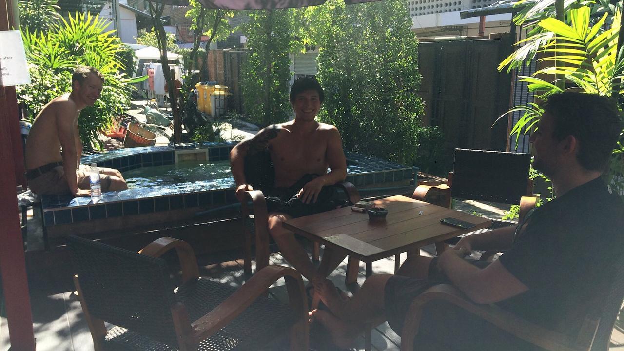 At Box Hostel Chiang Mai Exterior photo