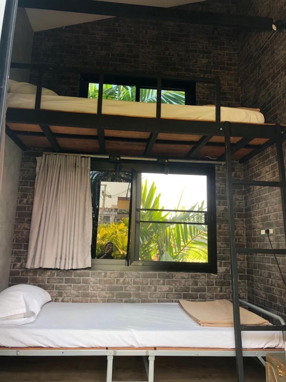 At Box Hostel Chiang Mai Exterior photo